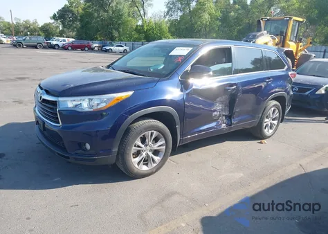 2015 Toyota Highlander Le Plus V6 из США, поврежденный, VIN 5TDBKRFH3FS184070